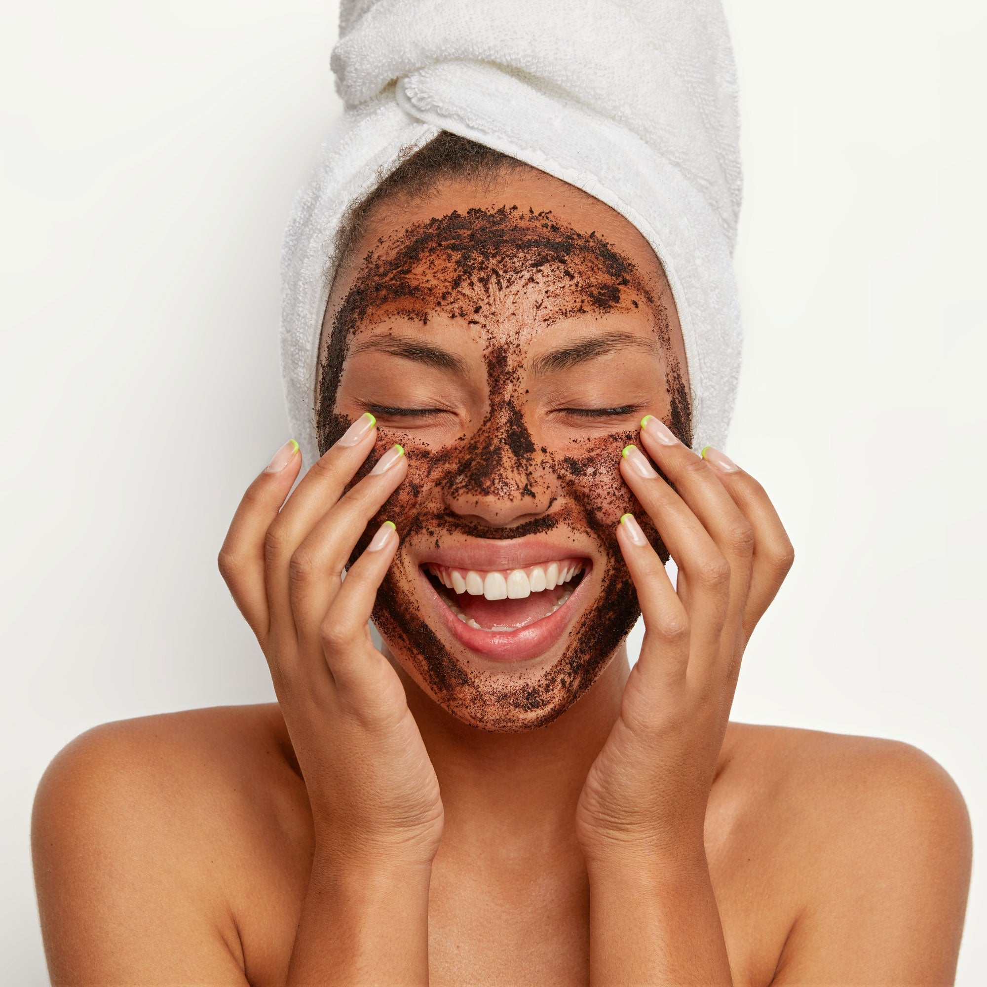 Exfoliant à l'acide salicylique avec café, noix et vitamine E 60 ml