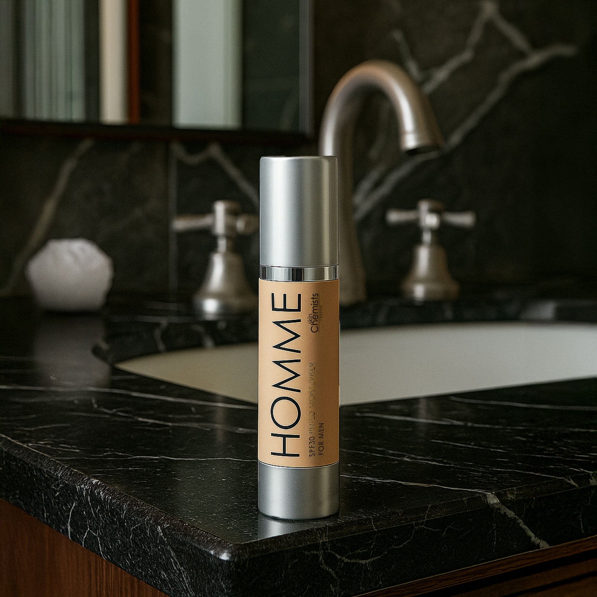 Crème hydratante teintée légère pour homme SPF 30 50 ml