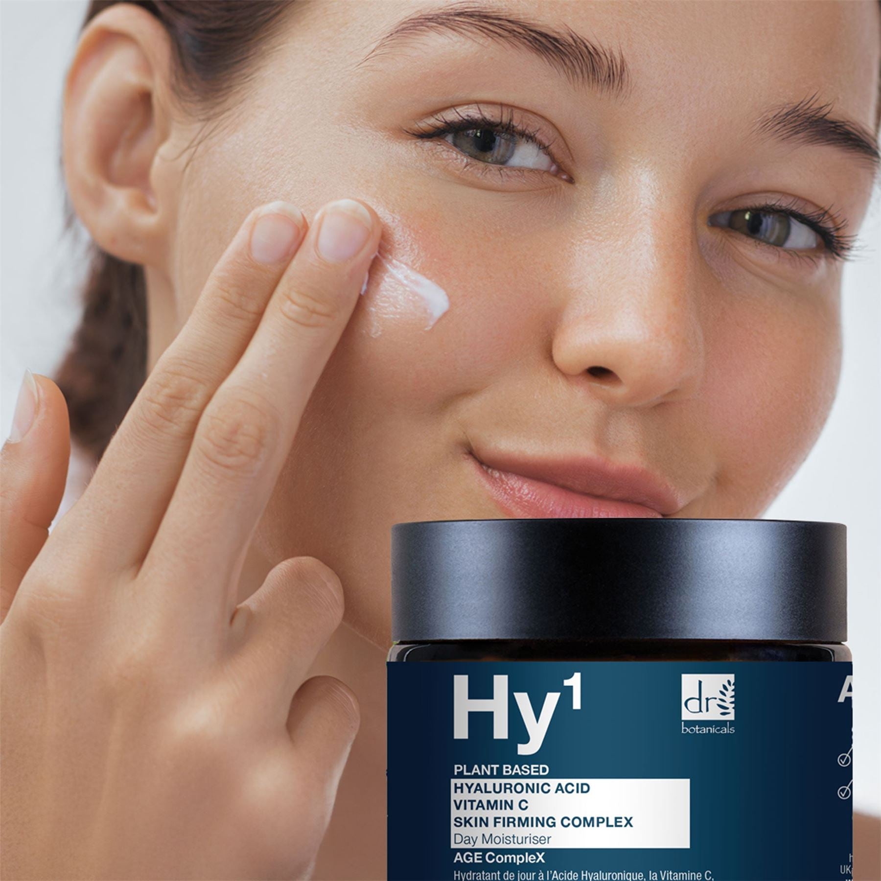 Crème de jour 60 ml à l'acide hyaluronique 1 %, à la vitamine C 1 % et au complexe raffermissant 1 %