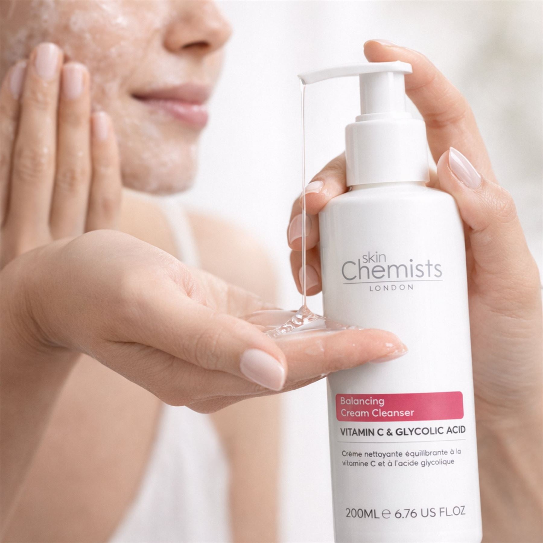 Ausgleichender Reinigungsschaum mit Vitamin C und Glykolsäure, 200 ml