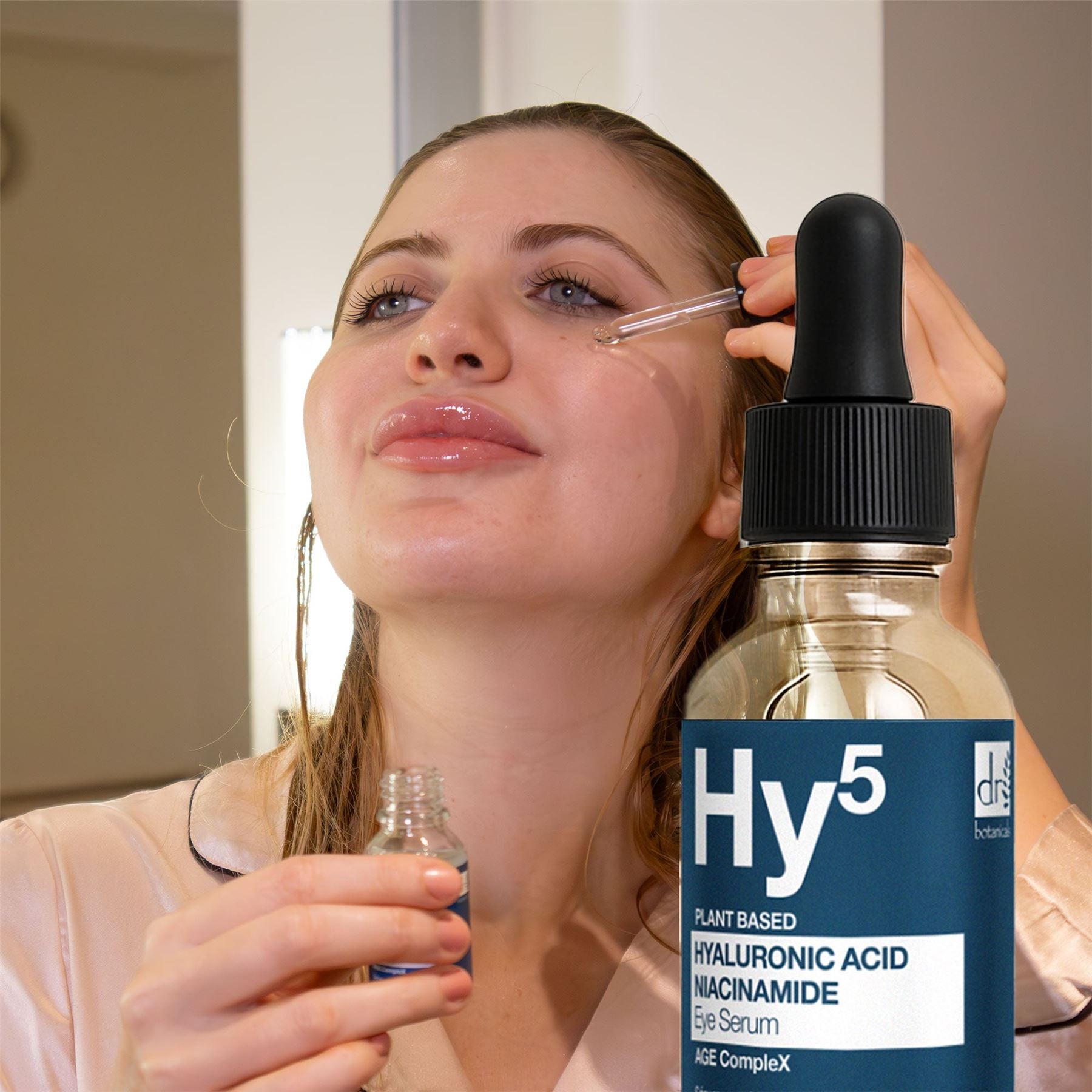 Sérum hydratant pour les yeux à 5 % d'acide hyaluronique et 5 % de niacinamide 15 ml