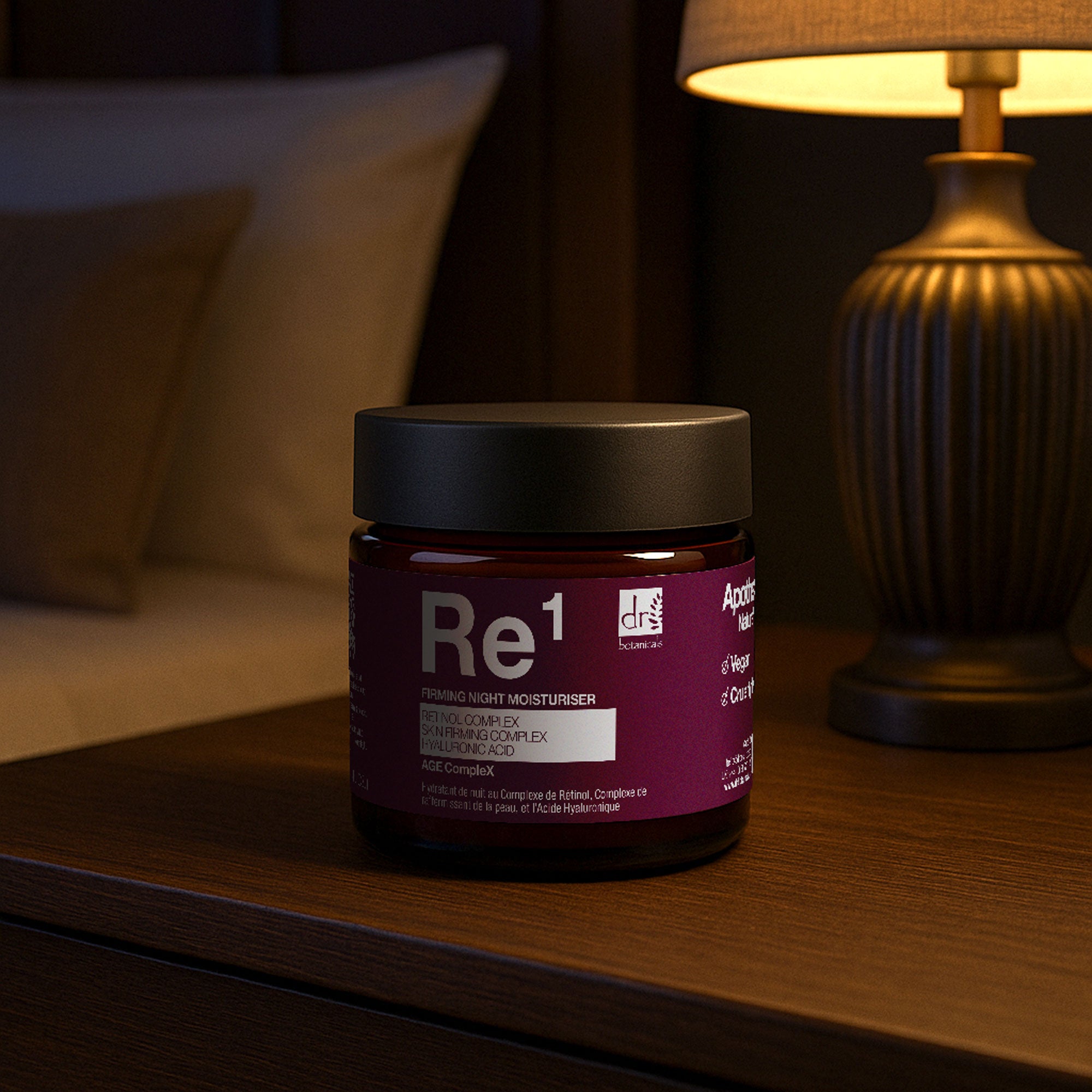 Crème de nuit 60 ml contenant un complexe de rétinol à 1 %, un complexe raffermissant à 1 % et de l'acide hyaluronique à 1 %.